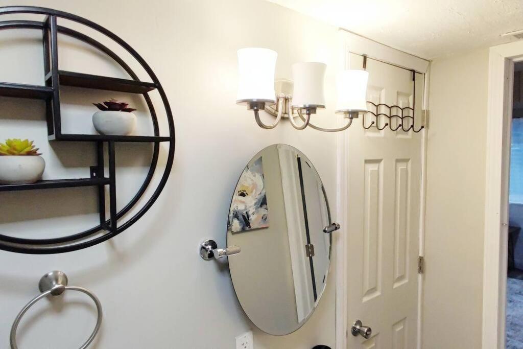 Spacious Suite Close To Downtown Indy/ King Bed Индианаполис Экстерьер фото