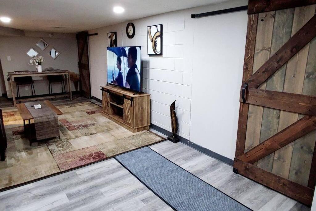 Spacious Suite Close To Downtown Indy/ King Bed Индианаполис Экстерьер фото