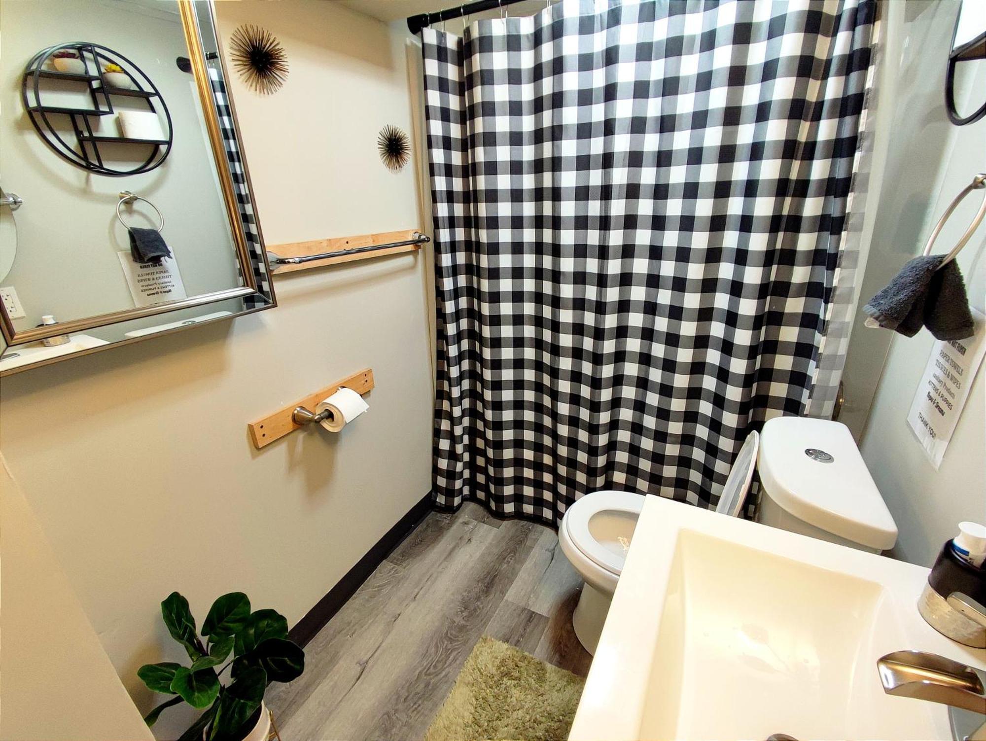 Spacious Suite Close To Downtown Indy/ King Bed Индианаполис Экстерьер фото
